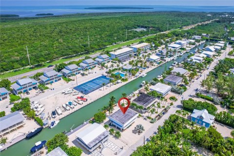 House in Islamorada, Village of Islands, Florida 3 bedrooms, 99.03 sq.m. № 1881972 - photo 12