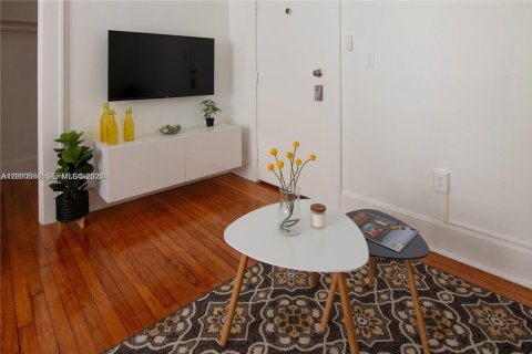 Condo in Coral Gables, Florida  № 2087857 - photo 6