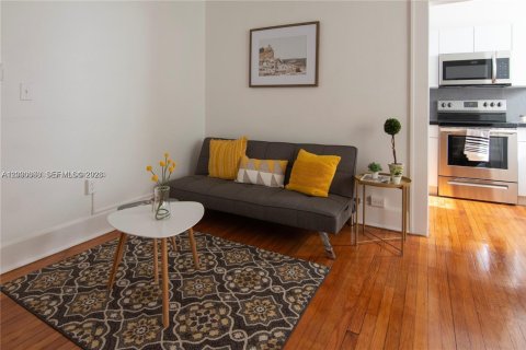 Condo in Coral Gables, Florida  № 2087857 - photo 5