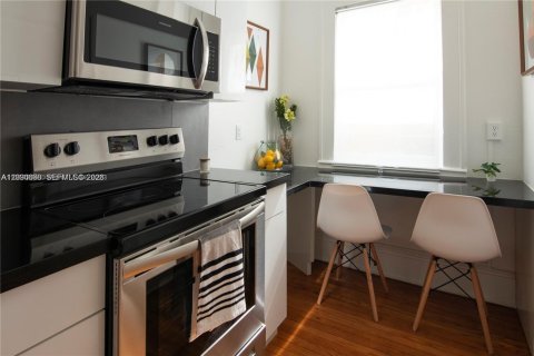 Condo in Coral Gables, Florida  № 2087857 - photo 2