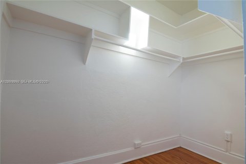 Condo in Coral Gables, Florida  № 2087857 - photo 8
