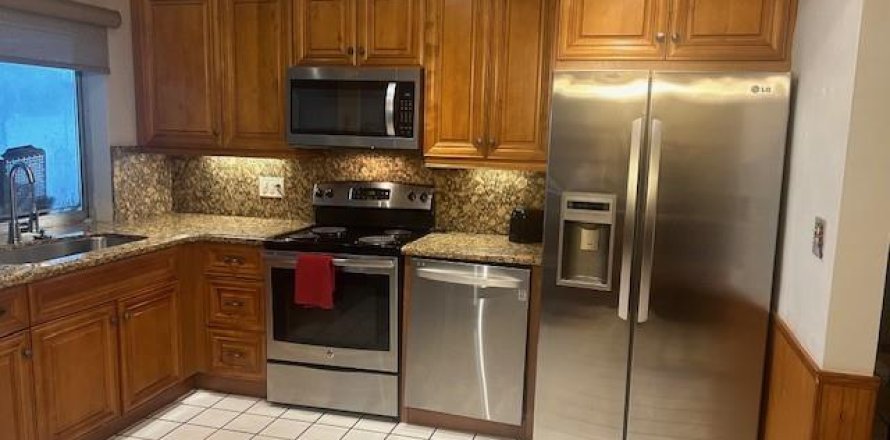 House in Oakland Park, Florida 3 bedrooms, 141.95 sq.m. № 1229238