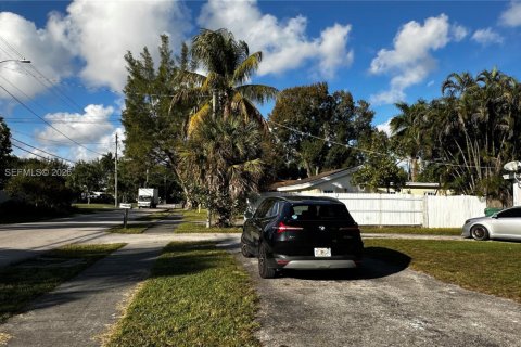 Villa ou maison à louer à Dania Beach, Floride: 3 chambres, 170.29 m2 № 2004657 - photo 2