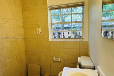 House in Dania Beach, Florida 3 bedrooms, 170.29 sq.m. № 2004657 - photo 25