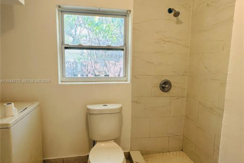 House in Dania Beach, Florida 3 bedrooms, 170.29 sq.m. № 2004657 - photo 22