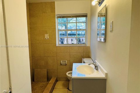 House in Dania Beach, Florida 3 bedrooms, 170.29 sq.m. № 2004657 - photo 24