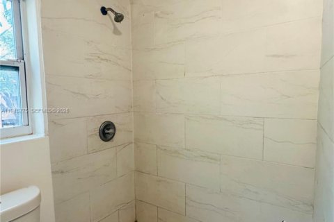 House in Dania Beach, Florida 3 bedrooms, 170.29 sq.m. № 2004657 - photo 21