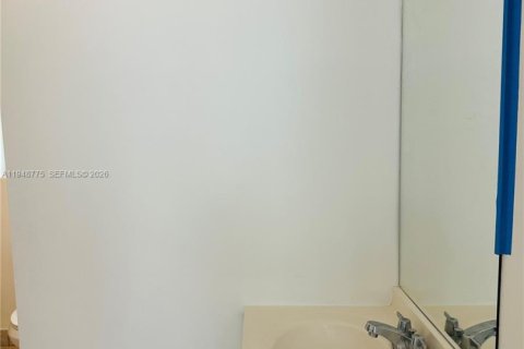 House in Dania Beach, Florida 3 bedrooms, 170.29 sq.m. № 2004657 - photo 19