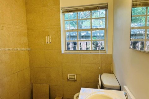 House in Dania Beach, Florida 3 bedrooms, 170.29 sq.m. № 2004657 - photo 26