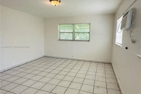 House in Dania Beach, Florida 3 bedrooms, 170.29 sq.m. № 2004657 - photo 28