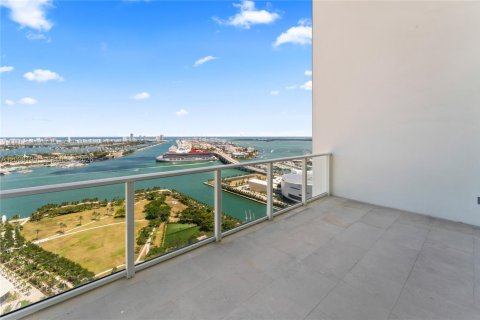 Copropriété à louer à Miami, Floride: 2 chambres, 167.41 m2 № 2393138 - photo 17