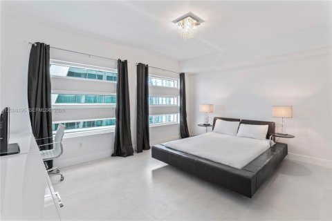 Copropriété à louer à Miami, Floride: 2 chambres, 167.41 m2 № 2393138 - photo 13