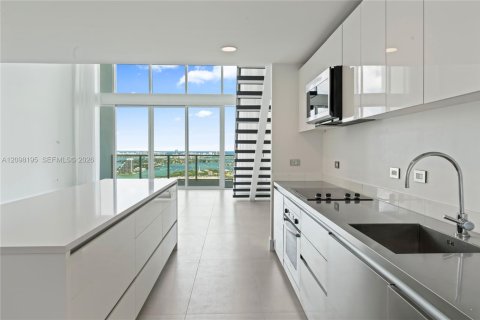Copropriété à louer à Miami, Floride: 2 chambres, 167.41 m2 № 2393138 - photo 5