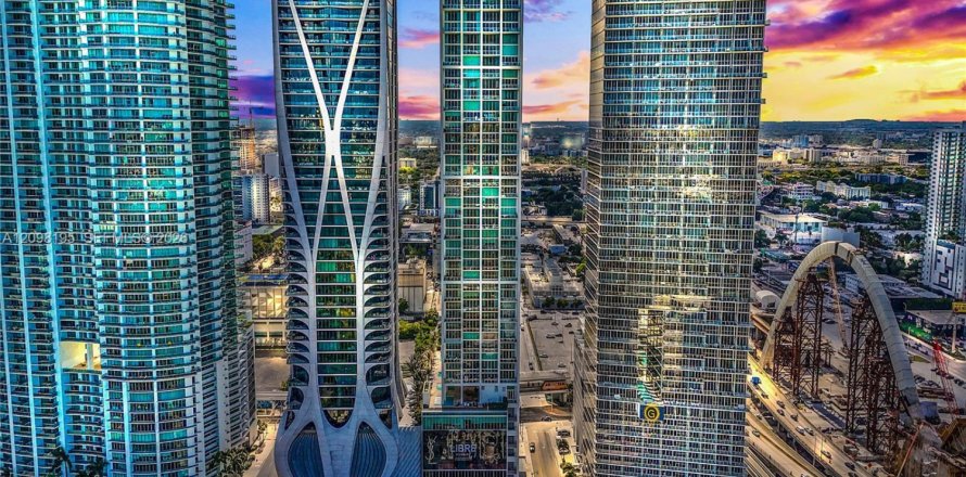 Condo à Miami, Floride, 2 chambres  № 2393138