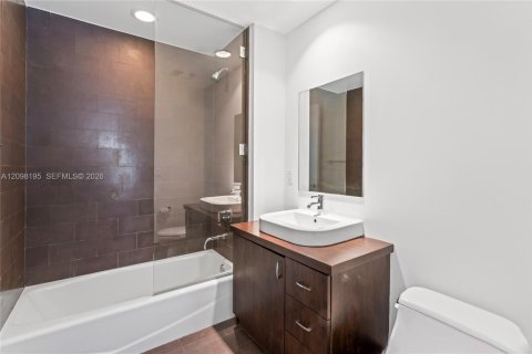 Copropriété à louer à Miami, Floride: 2 chambres, 167.41 m2 № 2393138 - photo 18