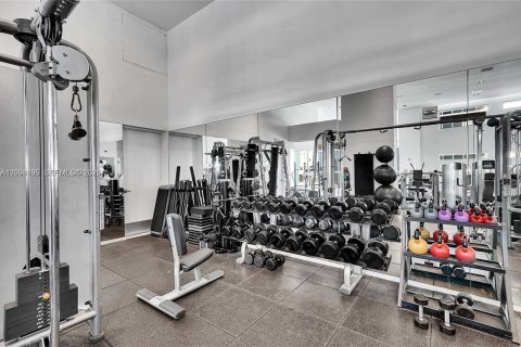 Copropriété à louer à Miami, Floride: 2 chambres, 167.41 m2 № 2393138 - photo 25