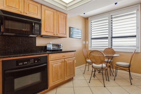 Condominio en venta en Redington Shores, Florida, 3 dormitorios, 166.2 m2 № 1544684 - foto 18