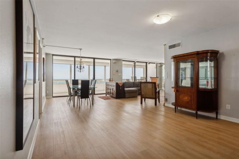 Condominio en venta en Redington Shores, Florida, 3 dormitorios, 166.2 m2 № 1544684 - foto 16