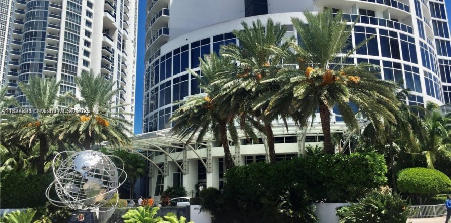 Estudio en el Condominio en Sunny Isles Beach, Florida  № 1790683