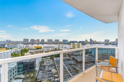 Condominio en venta en Sunny Isles Beach, Florida, 51.19 m2 № 1790683 - foto 3