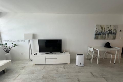 Снять в аренду кондоминиум в Майами-Бич, Флорида 1 спальня, 78.5м2, № 2019379 - фото 16