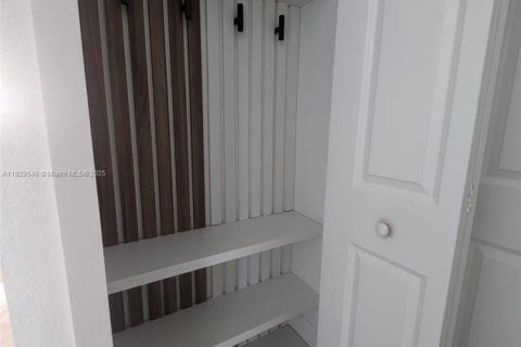 Touwnhouse à vendre à Miami, Floride: 3 chambres, 169.45 m2 № 1802770 - photo 27