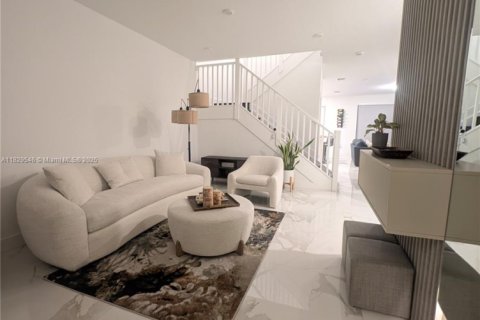 Touwnhouse à vendre à Miami, Floride: 3 chambres, 169.45 m2 № 1802770 - photo 2