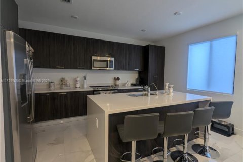 Touwnhouse à vendre à Miami, Floride: 3 chambres, 169.45 m2 № 1802770 - photo 13