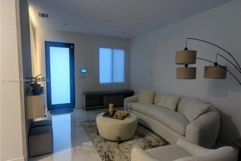Touwnhouse à vendre à Miami, Floride: 3 chambres, 169.45 m2 № 1802770 - photo 4