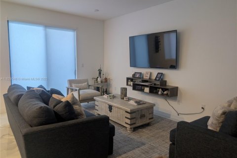 Touwnhouse à vendre à Miami, Floride: 3 chambres, 169.45 m2 № 1802770 - photo 7