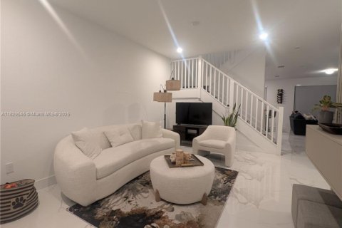 Touwnhouse à vendre à Miami, Floride: 3 chambres, 169.45 m2 № 1802770 - photo 1