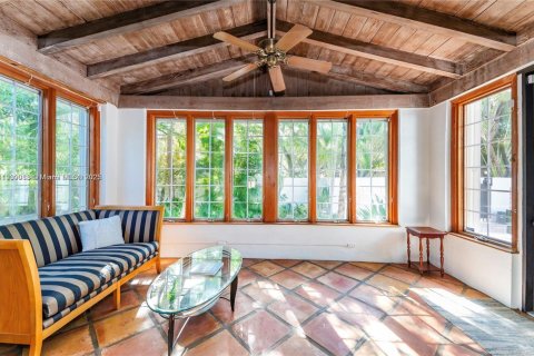 Villa ou maison à louer à Miami, Floride: 4 chambres, 219.25 m2 № 1986483 - photo 11