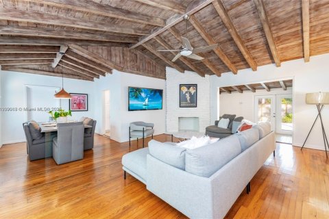 Villa ou maison à louer à Miami, Floride: 4 chambres, 219.25 m2 № 1986483 - photo 12