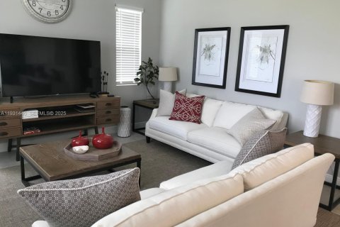 House in Davenport, Florida 4 bedrooms № 1994101 - photo 3