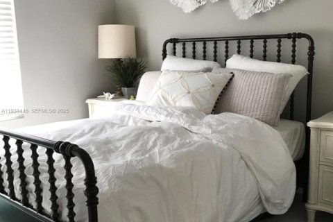 House in Davenport, Florida 4 bedrooms № 1994101 - photo 8