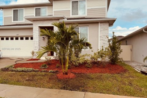 House in Davenport, Florida 4 bedrooms № 1994101 - photo 1