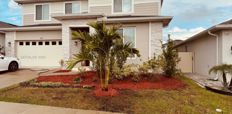 House in Davenport, Florida 4 bedrooms № 1994101