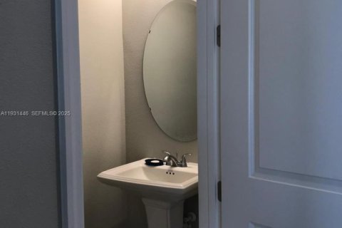 House in Davenport, Florida 4 bedrooms № 1994101 - photo 7