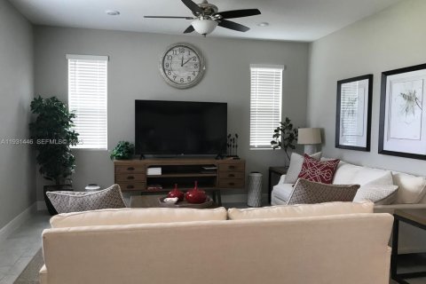 House in Davenport, Florida 4 bedrooms № 1994101 - photo 15