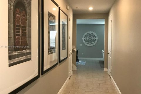 House in Davenport, Florida 4 bedrooms № 1994101 - photo 2