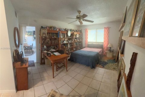 Condo in Miami, Florida, 1 bedroom № 2261866 - photo 11