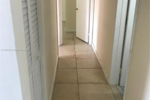Condominio en venta en Miami Beach, Florida, 2 dormitorios, 95.78 m2 № 1792395 - foto 9