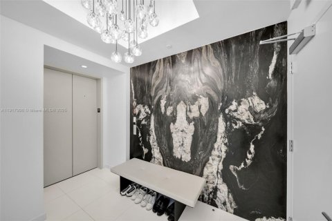 Condo in Miami, Florida, 2 bedrooms № 1972493 - photo 5