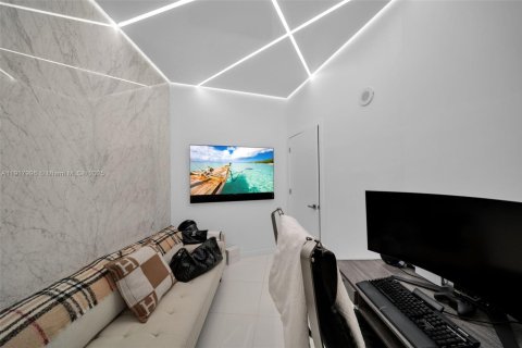 Condo in Miami, Florida, 2 bedrooms № 1972493 - photo 27