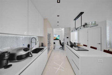 Condo in Miami, Florida, 2 bedrooms № 1972493 - photo 29