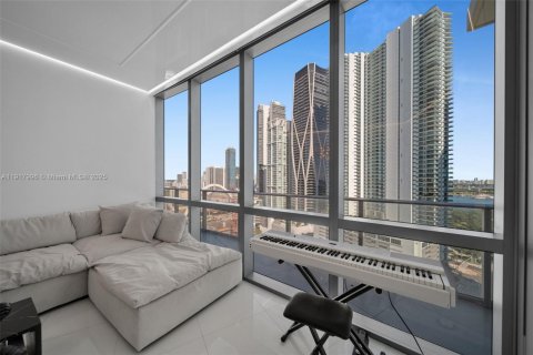Condo in Miami, Florida, 2 bedrooms № 1972493 - photo 1