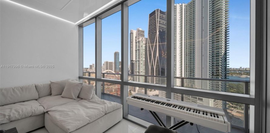 Condo in Miami, Florida, 2 bedrooms № 1972493