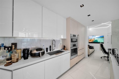 Condo in Miami, Florida, 2 bedrooms № 1972493 - photo 30