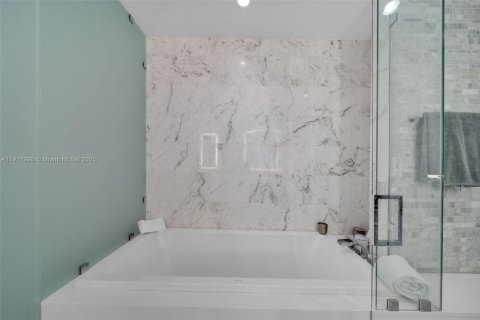 Condo in Miami, Florida, 2 bedrooms № 1972493 - photo 19