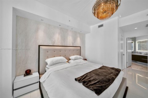 Condo in Miami, Florida, 2 bedrooms № 1972493 - photo 14